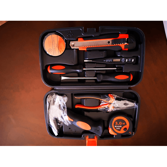 Maletín con Set herramientas para  el hogar