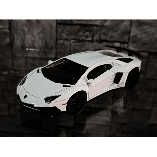 Lamborghini Aventador SV Escala 1:32 - Edición Coleccionista Diecast Metal
