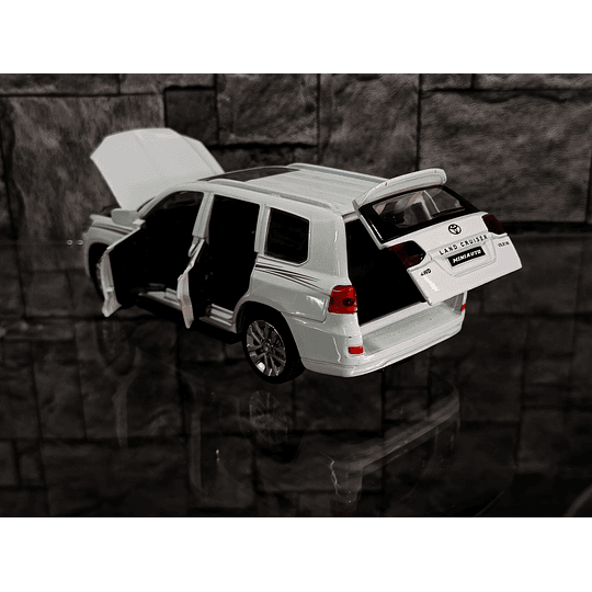 Toyota Land Cruiser LC300 Escala 1:32 - Rey de los Todoterreno Diecast Metal