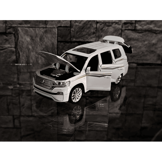 Toyota Land Cruiser LC300 Escala 1:32 - Rey de los Todoterreno Diecast Metal