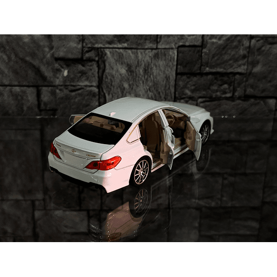Toyota Crown Luxury Edition Escala 1:32 | Metálico - Full Apertura