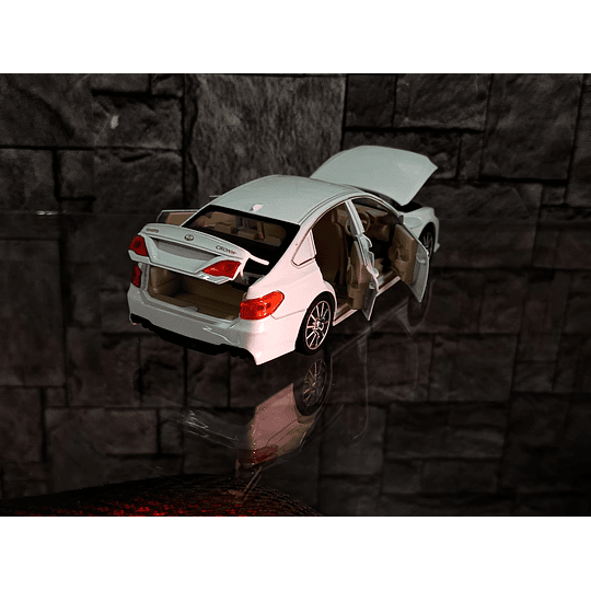 Toyota Crown Luxury Edition Escala 1:32 | Metálico - Full Apertura