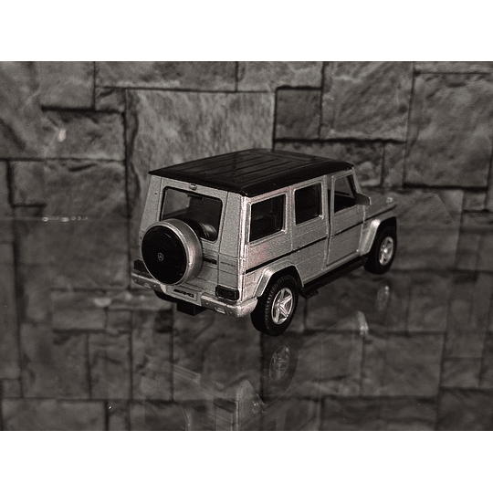 Mercedes-Benz Clase G AMG Escala 1:32 | Metálico - Full Apertura