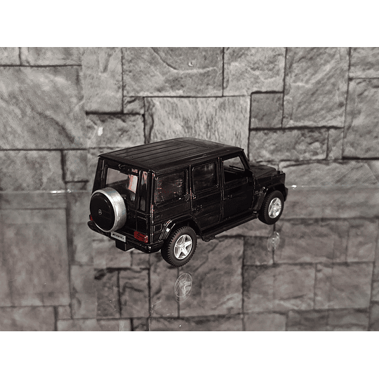 Mercedes-Benz Clase G AMG Escala 1:32 | Metálico - Full Apertura