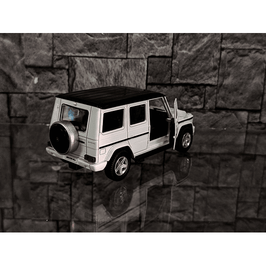 Mercedes-Benz Clase G AMG Escala 1:32 | Metálico - Full Apertura