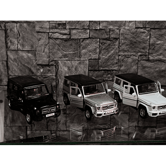 Mercedes-Benz Clase G AMG Escala 1:32 | Metálico - Full Apertura