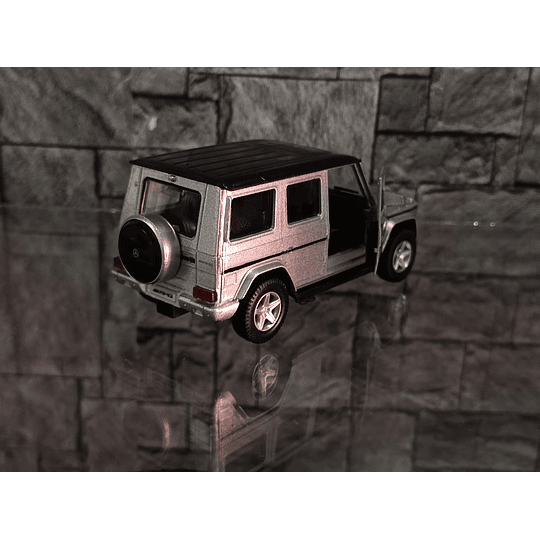 Mercedes-Benz Clase G AMG Escala 1:32 | Metálico - Full Apertura