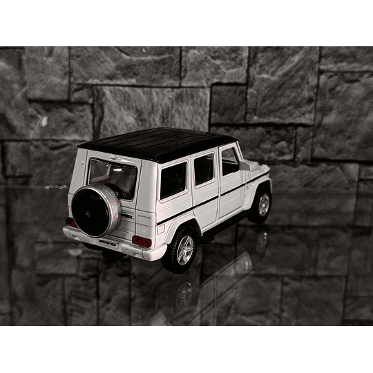 Mercedes-Benz Clase G AMG Escala 1:32 | Metálico - Full Apertura