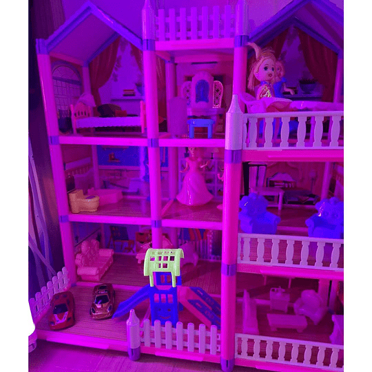 Casa de muñecas 220 pcs armable con accesorios para amoblar y muñequitas