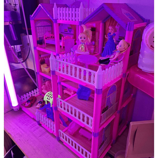 Casa de muñecas 220 pcs armable con accesorios para amoblar y muñequitas