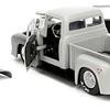 Camioneta Ford F-100 1956 Guile - Street Fighter con Figura | Jada Toys Escala 1:24 | Metal Die-Cast