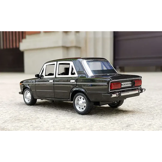 Modelo a Escala LADA 2107 (Blanco) | Miniauto Escala 1:24 | Metal Die-Cast