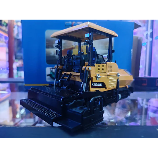 Pavimentadora Full Metal, Escala 1:50 Amarillo