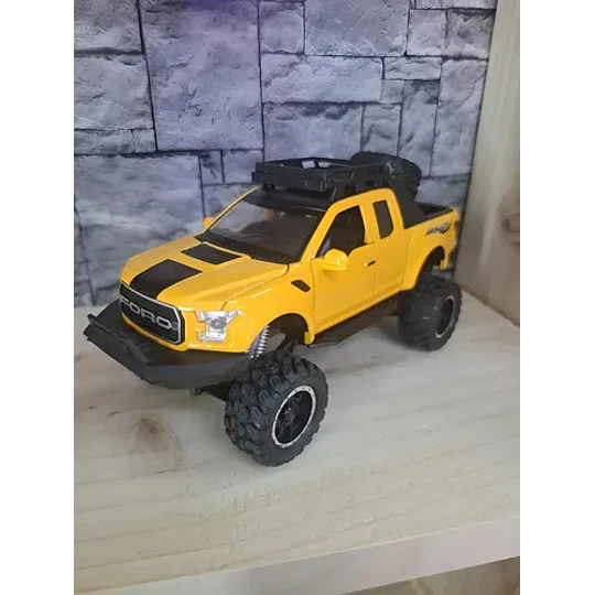 Camioneta A Escala 1:32, Con Luces, Apertura De Puertas Amarillo