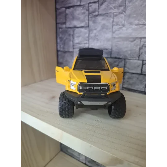 Camioneta A Escala 1:32, Con Luces, Apertura De Puertas Amarillo