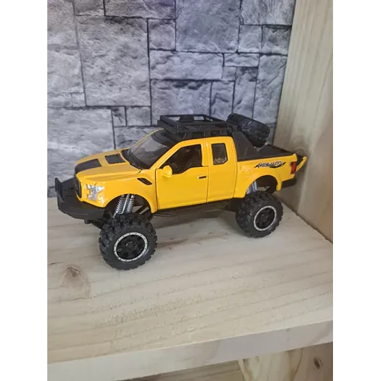 Camioneta A Escala 1:32, Con Luces, Apertura De Puertas Amarillo