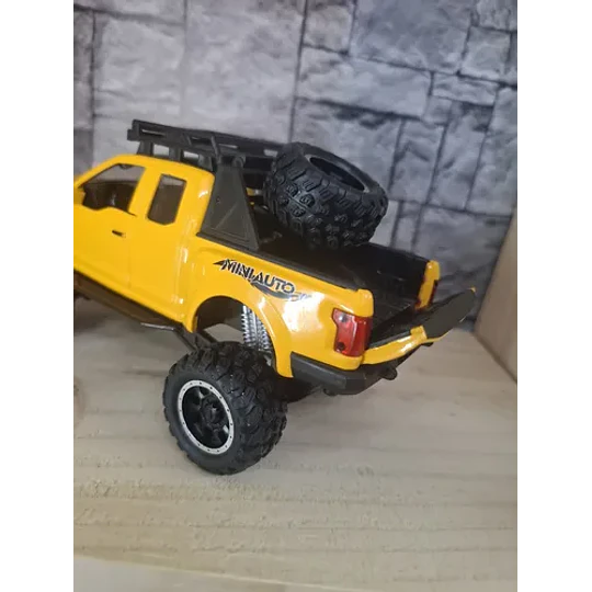 Camioneta A Escala 1:32, Con Luces, Apertura De Puertas Amarillo