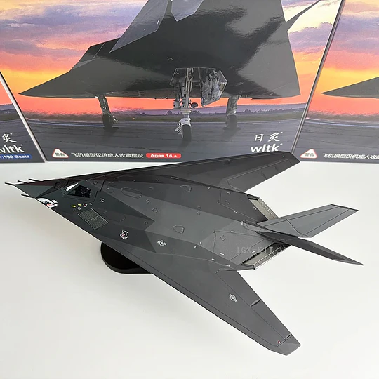 Avión F-117 Nighthawk Escala 1:72 Metálico con Base