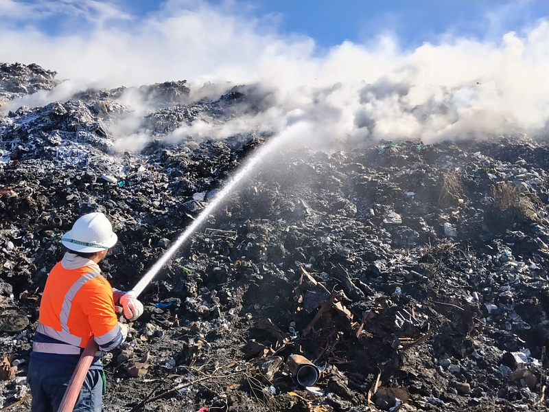 Control de reactivación de incendio en vertedero: respuesta efectiva en terreno