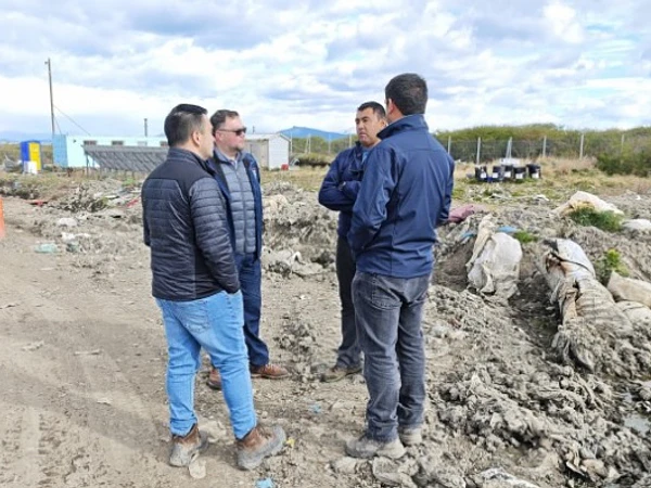 Gobierno destina $672 millones para extinguir incendio en vertedero de Natales. El Pingüino