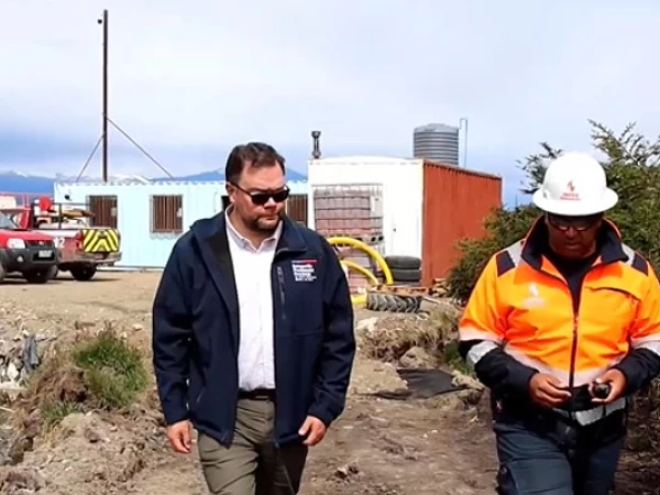 Autoridades constataron faenas de extinción del incendio en vertedero municipal de Puerto Natales