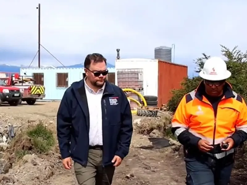 Autoridades constataron faenas de extinción del incendio en vertedero municipal de Puerto Natales