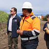 Delegado Presidencial Guillermo Ruiza recorre las faenas de extinción del fuego en vertedero municipal de Puerto Natales