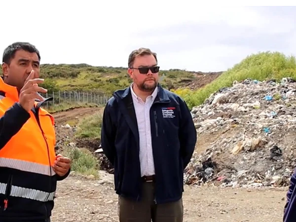 Incendio en vertedero de Puerto Natales: focos están extinguidos y continuará monitoreo