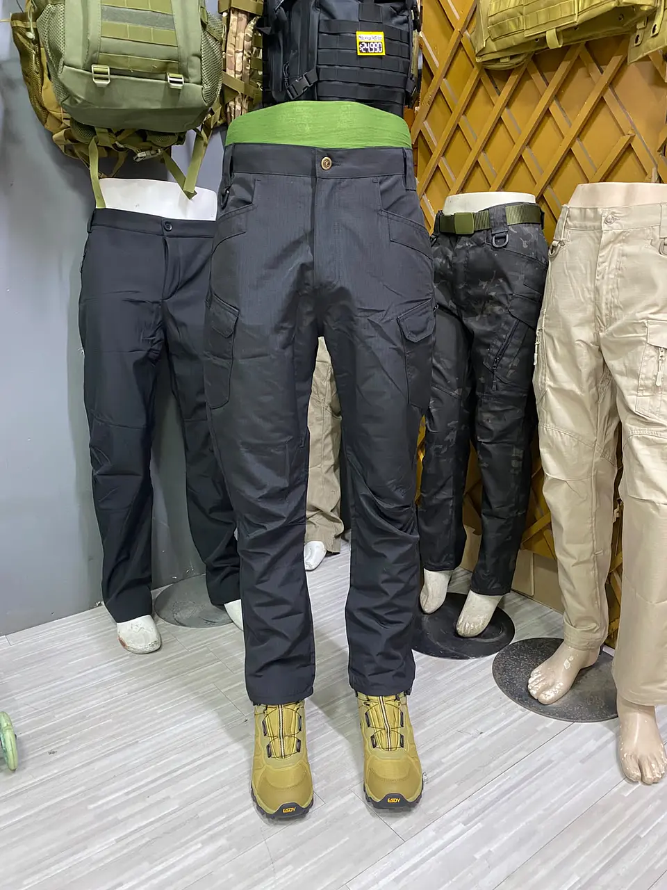 Pantalón Táctico Cargo Negro Modelo IX7 2