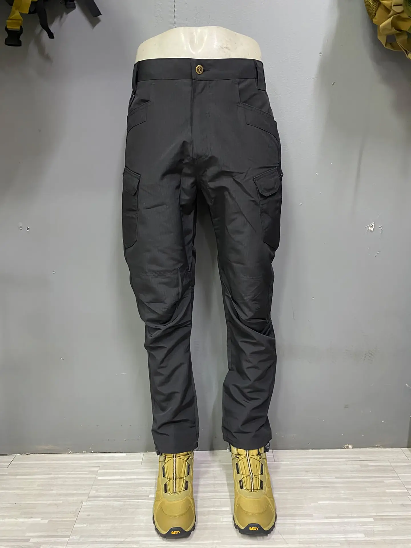 Pantalón Táctico Cargo Negro Modelo IX7 4