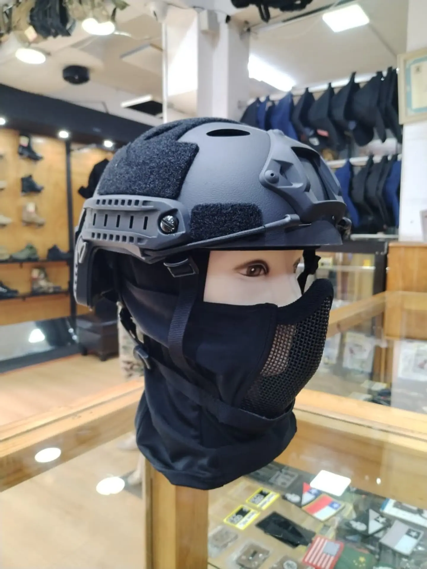 Casco Táctico Modelo Fast, Ajustable y Acolchado Interior  1