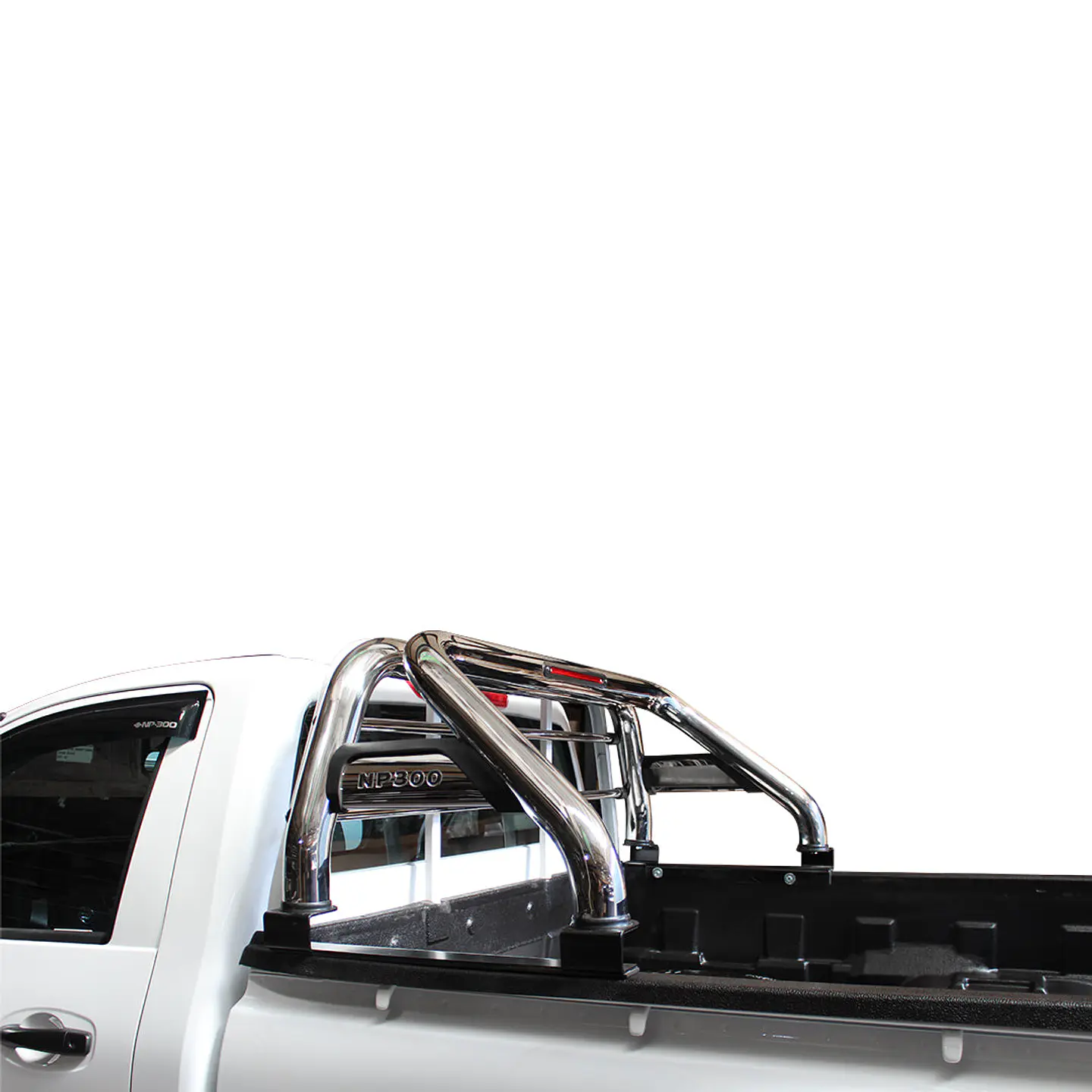 Barra Antivuelco de Acero Inoxidable para Nissan NP300 – Seguridad y Estilo 3