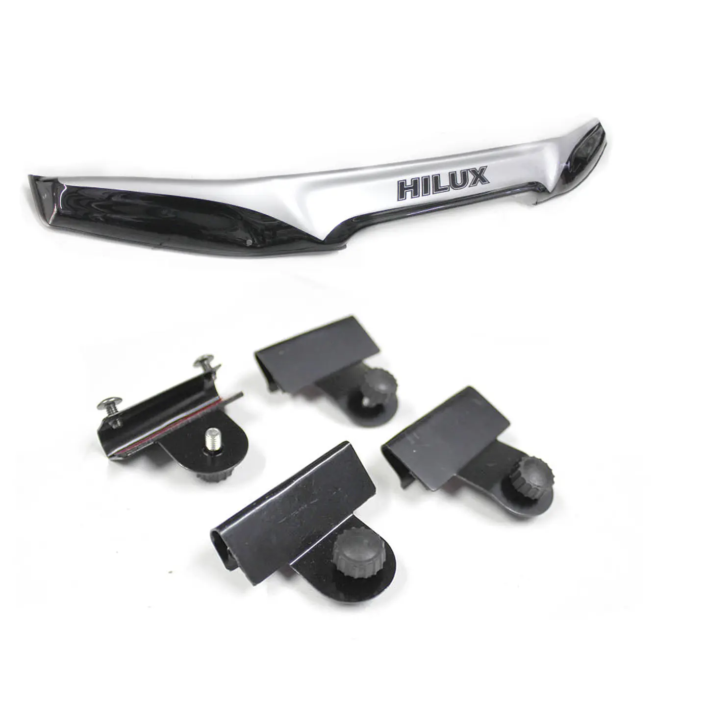 Deflector de Capot Toyota Hilux 2012-2015 ABS Negro-Plateado – Con espacio para toma de aire 3