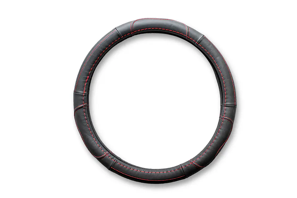 Cubre Volante de Cuero Negro para Camionetas – Talla M con Hilo Rojo 3