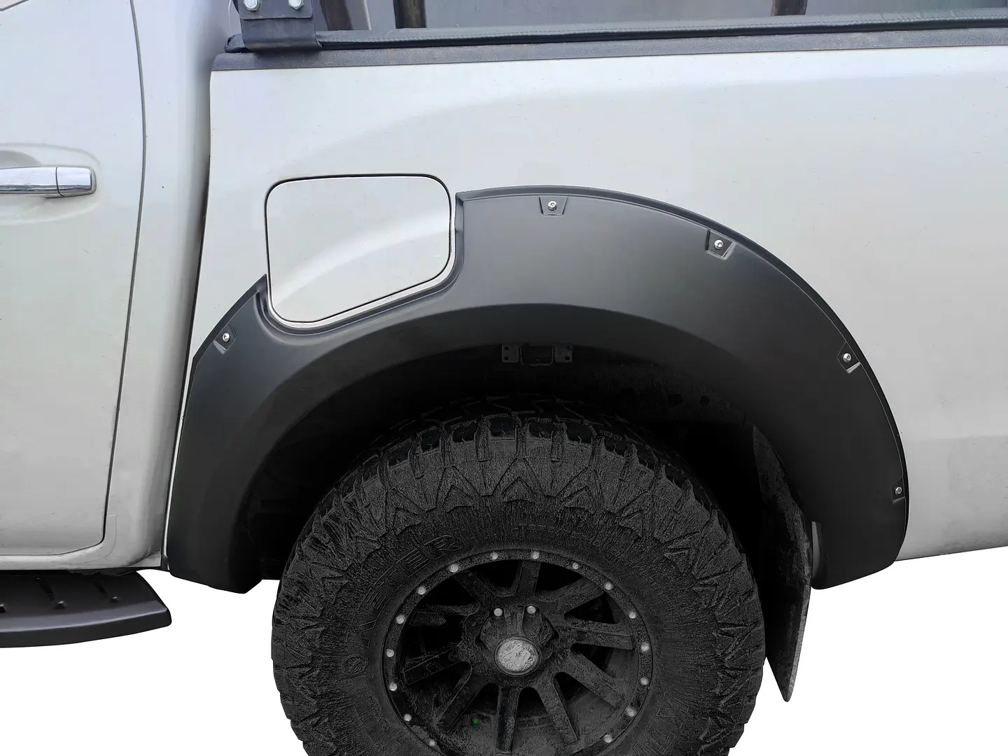 Extensiones de Tapabarro | Estilo Militar Liso | Nissan Navara 2021-2022 | Kangaroo Chile 6