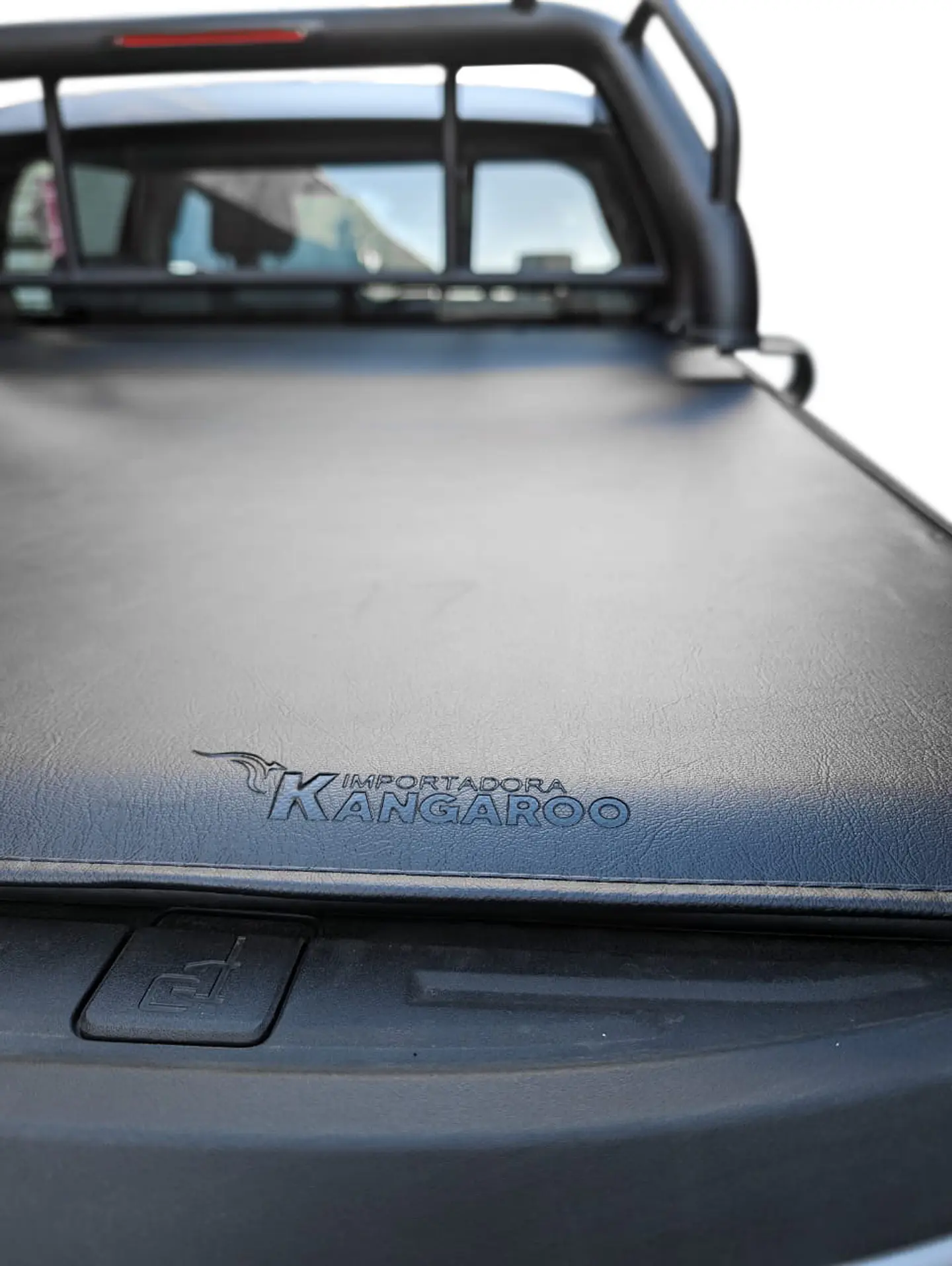 Lona Marítima Tapacarga Ford Ranger XLT 2024+ | Marco y Barras de Aluminio | Incluye Kit de Instalación | Kangaroo Chile 7