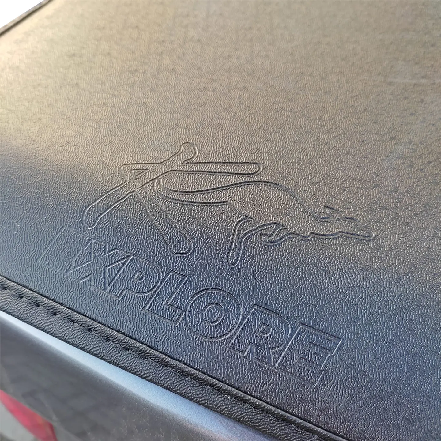 Lona Marítima MAXUS T60 | Impermeable con Marco de Aluminio | Kit de Instalación | Kangaroo Chile 5