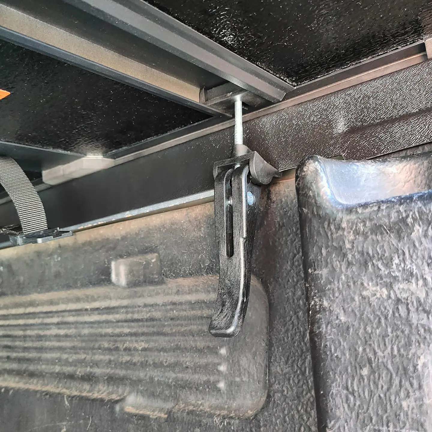Tapa Rígida TRIFOLD BT50 2022-2024 | Seguridad y diseño resistente 5