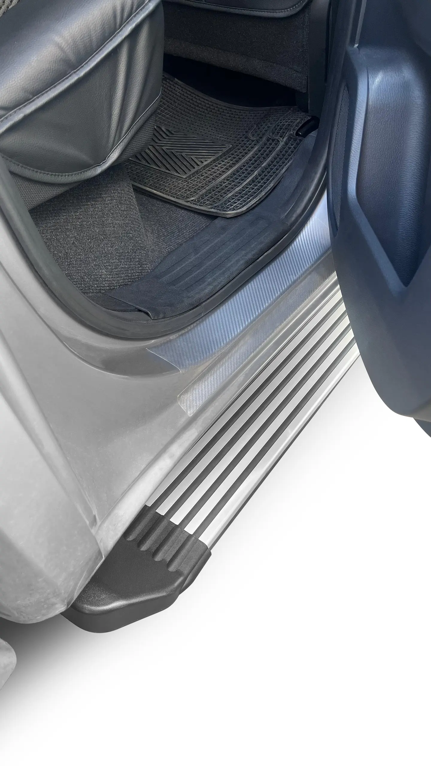 Set de Pisaderas de Aluminio | Mitsubishi L200 2024+ | Kangaroo Chile 4