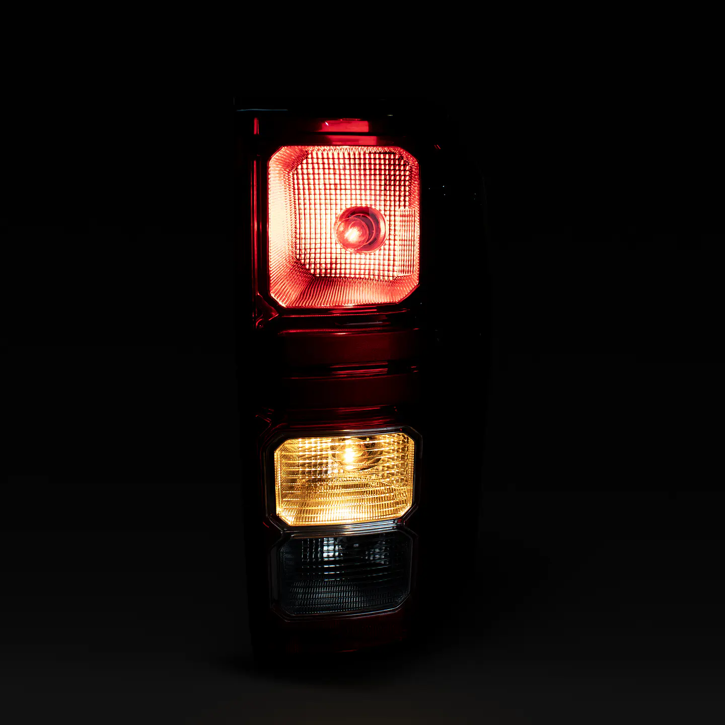 Farol Trasero Mitsubishi L200 2024+ Halógeno 4