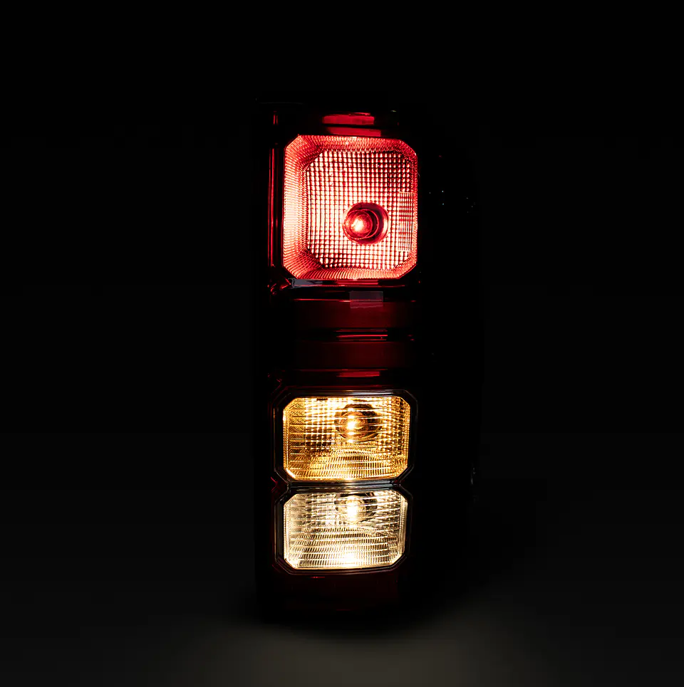 Farol Trasero Mitsubishi L200 2024+ Halógeno 5