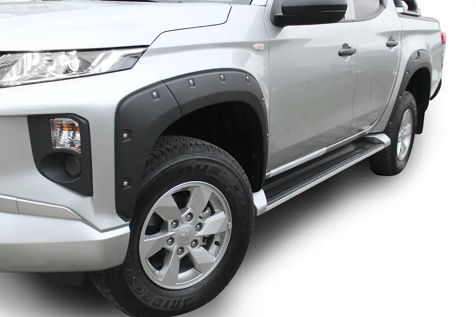 Extensiones de Tapabarro Mitsubishi L200 2019–2023 | ABS Negro Estilo Militar con Kit de Instalación 4