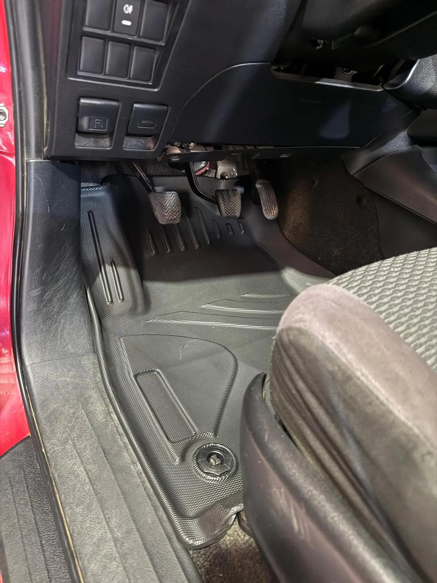 Piso de Calce Perfecto para Toyota Hilux Revo 2016–2025 14
