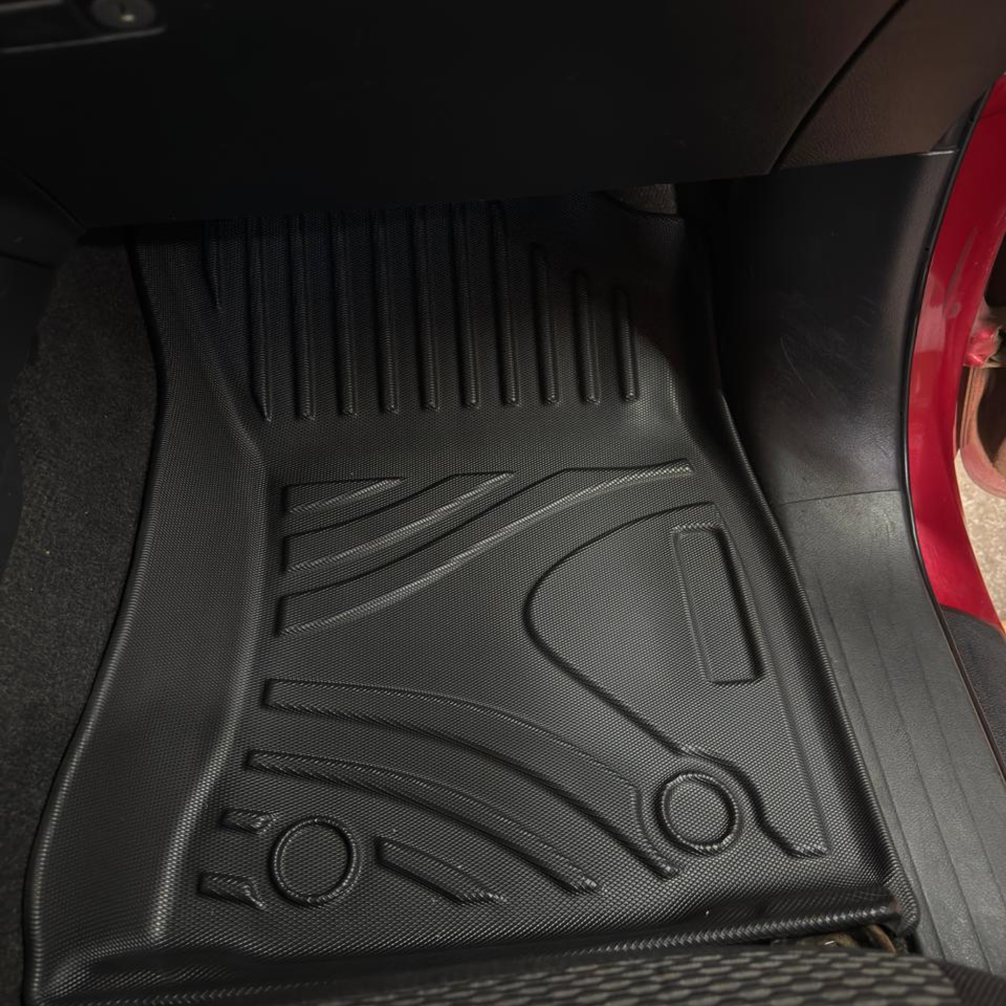 Piso de Calce Perfecto Mitsubishi L200 2024–2025 (Nueva Generación) 1