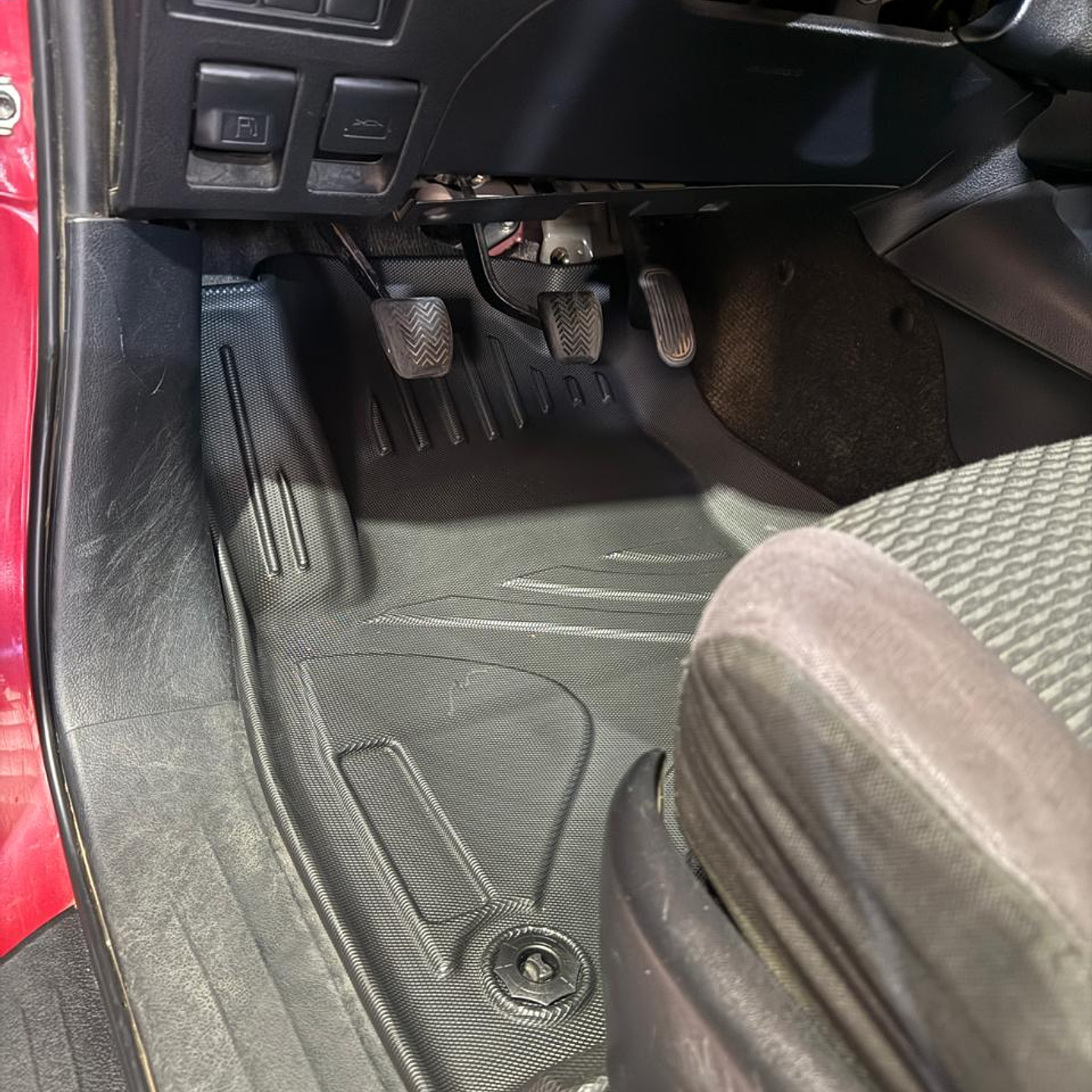 Piso de Calce Perfecto Nissan Navara NP300 2021–2024 1