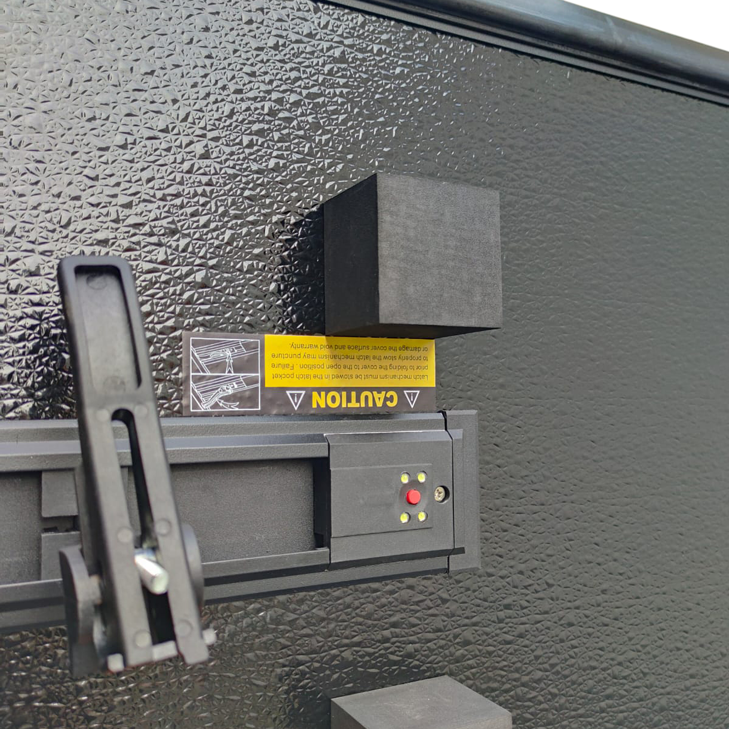 Tapa Rigida Trifold para Toyota Hilux Revo 2016+ 6