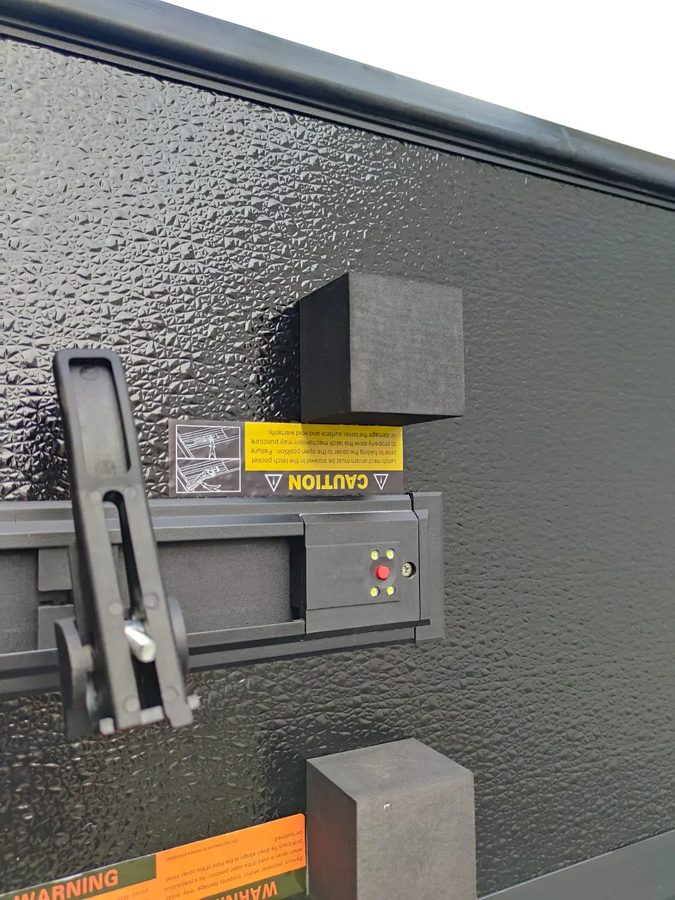 Tapa Rigida Trifold para Toyota Hilux Revo 2016+ 6