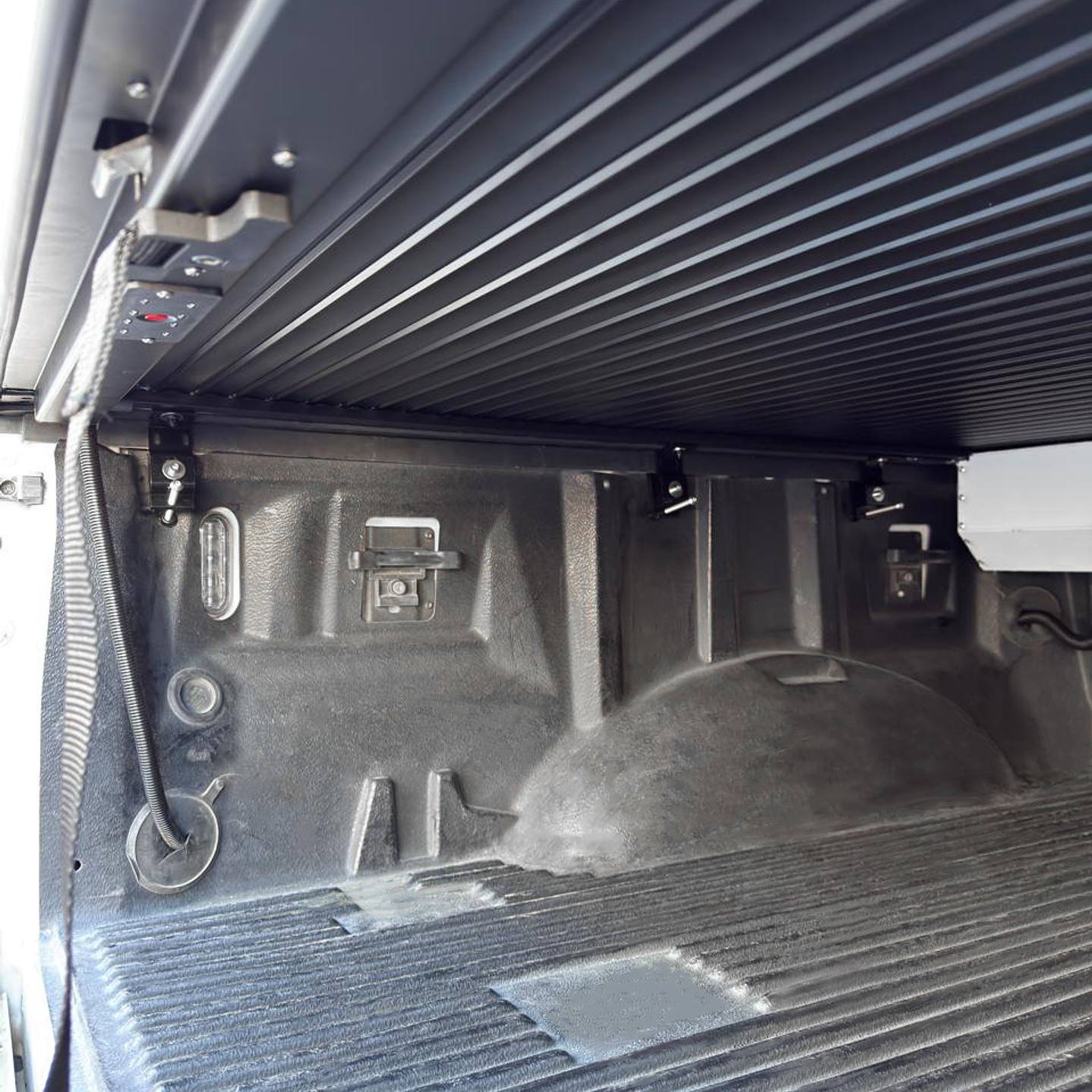 Tapa Retráctil Manual para Camionetas Pick Up Ford F150 2016+ | Alta Resistencia, Seguridad y Diseño Premium – Kangaroo Chile 10