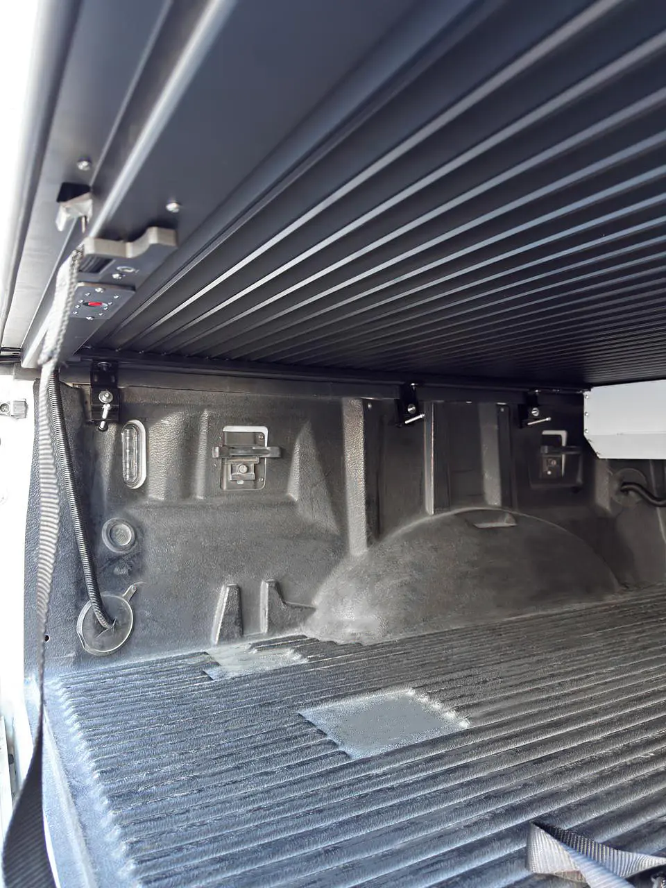 Tapa Retráctil Manual para Camionetas Pick Up Ford F150 2016+ | Alta Resistencia, Seguridad y Diseño Premium – Kangaroo Chile 10
