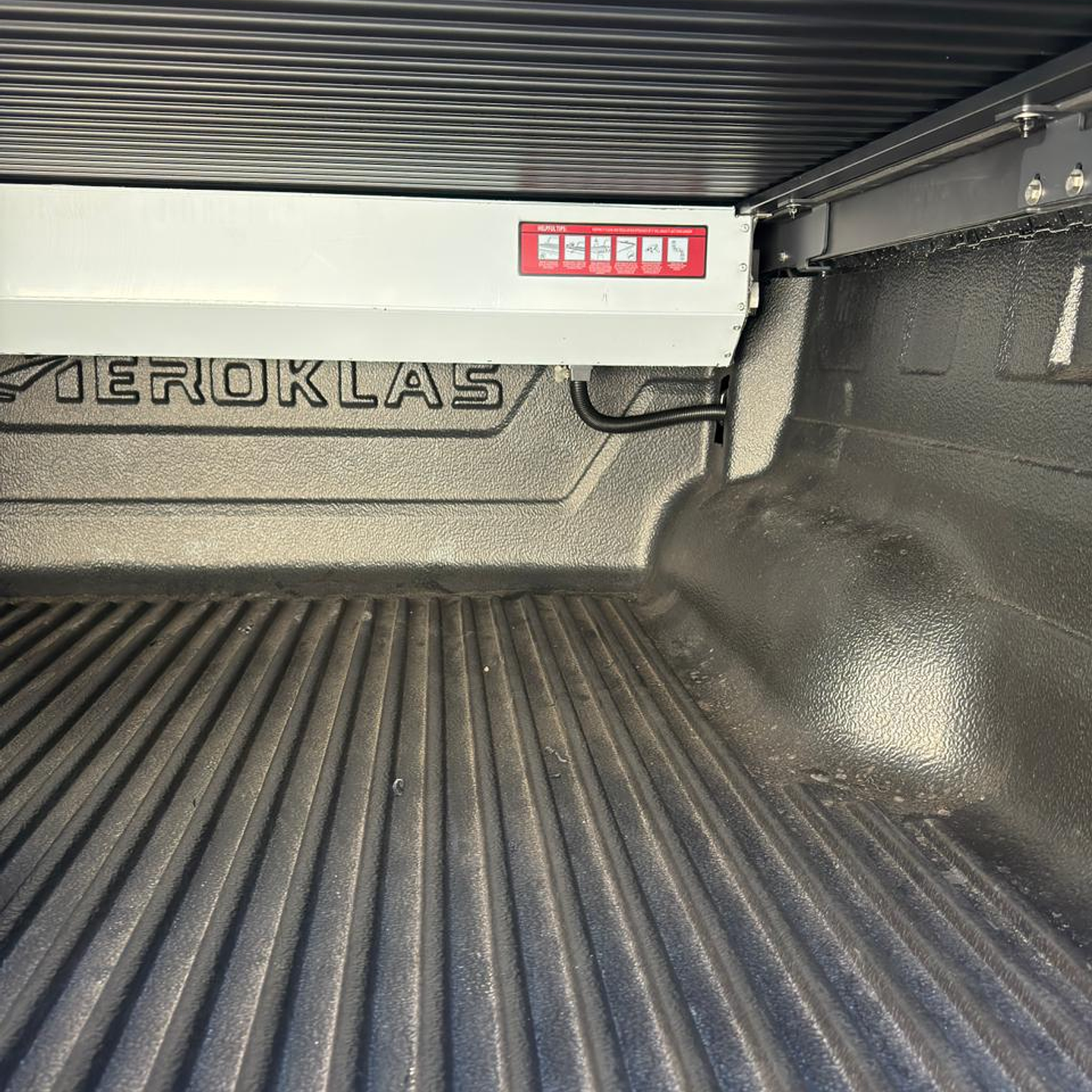 Tapa Retráctil Manual para Camionetas Pick Up Ford Ranger XLT 2024+ | Alta Resistencia, Seguridad y Diseño Premium – Kangaroo Chile 8